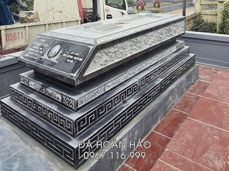 Mẫu Mộ đá Công giáo nguyên khối đẹp